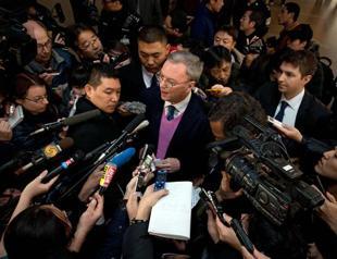 Googles Schmidt urges N. Korea Internet freedom