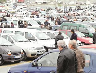 Top regulator praises banks, Fitch disagrees