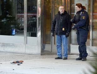 Turkish robber shot by Swedish police dies