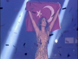 Lopez bids farewell to Istanbul audiences