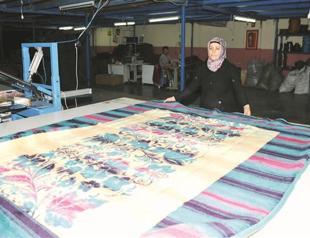 Syrian conflict warms up local blanket market