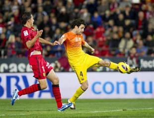 Fabregas runs into passport problems in Moscow