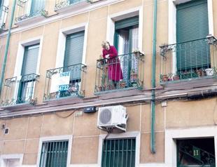 Spain to give residency to foreign house buyers