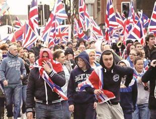 Union Jack dispute returns to N Ireland