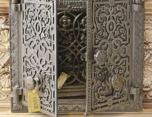 Historical palace stoves go on display