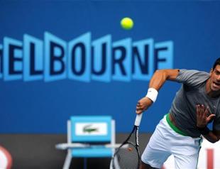 Djokovic bids for Australian Open hat-trick