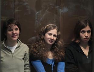 Russia restricts access to extremist Pussy Riot videos