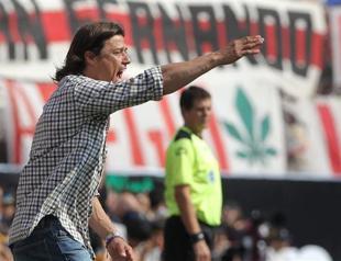 Almeyda steps down as River Plate coach