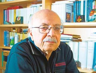 Tahsin Yücel wins award for literature