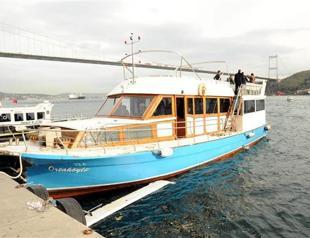 Four tourists fall overboard into Bosphorus