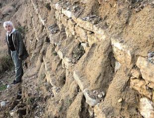Çanakkale landslide reveals Roman wall