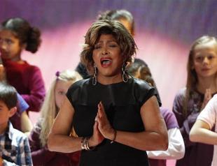 Tina Turner to become Swiss, give up US passport: report