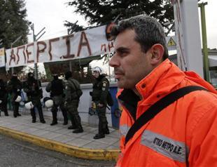 Greek police ends occupation of subway train depot