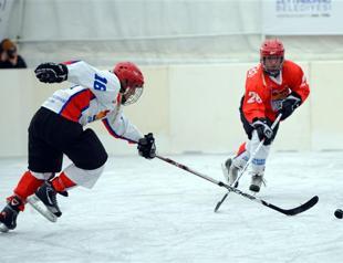 Istanbul district turns street kids into hockey players