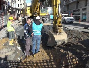 Taksim closed down to traffic due to pipe blast