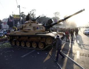 Egypts army issues ultimatum on Morsi palace protests