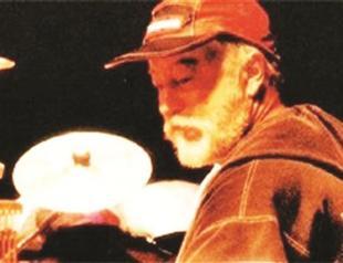 Okay Temiz leads Oriental Wind band