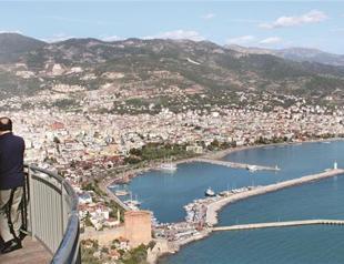 Graffiti to be removed from walls of the castle