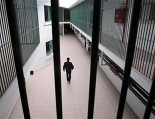 Prison guard guns down three colleagues