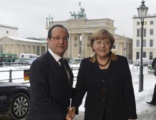 Germany, France paper over euro cracks in show of unity