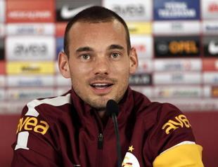 Sneijder signs Galatasaray contract, says he is ready for derby