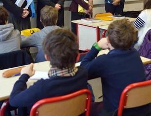 Paris teachers rebel against Socialists’ school reform