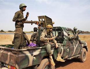 France destroys Islamist leaders house as it advances on Timbuktu