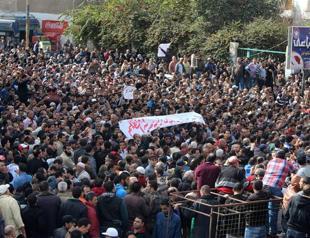 Morsi declares a state of emergency as riots in Egypt leave six more dead