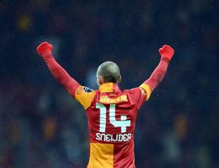 Galatasaray wins Istanbul derby on Sneijder’s debut