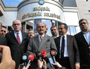 Police detain 10 in raid on Eskişehir Municipality