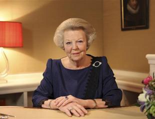 Dutch Queen Beatrix announces she is to abdicate