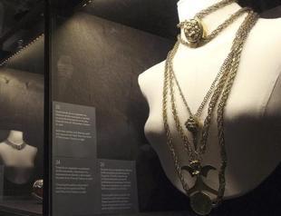 Exhibit opens up fashion icon Kahlos wardrobe