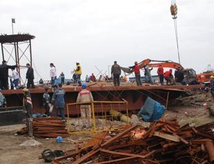 Workers killed and wounded after wall collapses in copper facility