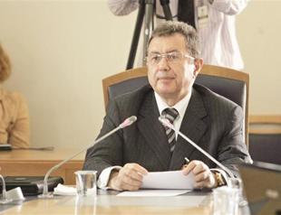 Regulator says it has control in mobile row