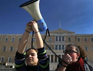 Protesters break into gov’t building in Athens