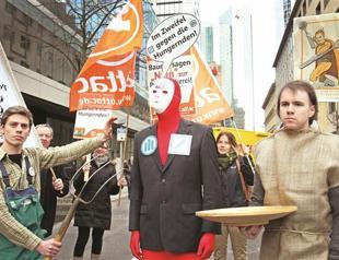 Deutsche Bank goes in red as economy signals alarm