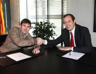 Barcelona’s Messi inks 2-year contract extension