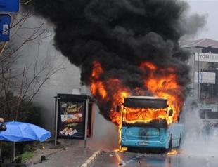 Istanbul city bus attacked with Molotov cocktails
