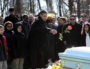 Sarai Sierra laid to rest, husband and relatives in grief