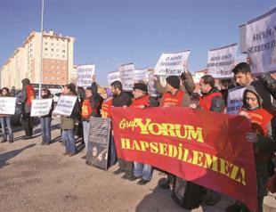 Police use pepper gas in leftist-band concert