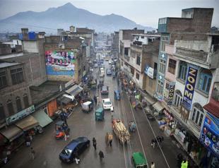 Suicide bomber kills 19 at Pakistan mosques