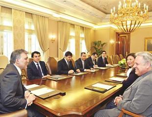 President Gül meets with Apple executive