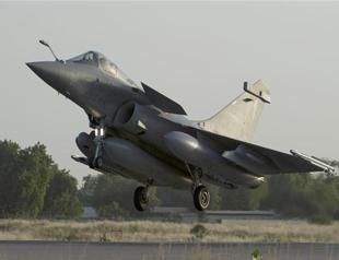 France bombs Islamist targets in Mali after Hollande visit