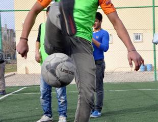 War-stricken Syrian youth aims to play for Turkish club