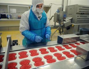 Horsemeat scandal spreads as French retailers pull foods