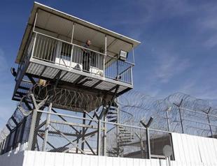 Israel guards didnt notice Prisoner X hanging for an hour