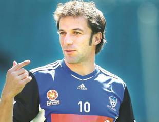 Del Piero signs on for second season