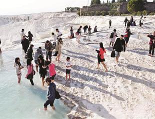 Arab tourists discover Turkey’s ‘cotton castle’