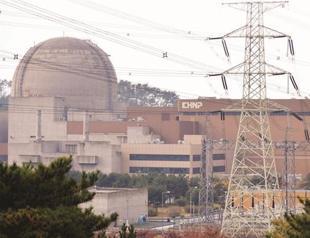 Troubled reactor back in action