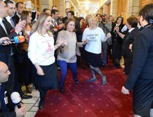 Turkish female lawmakers dance at Parliament to protest violence